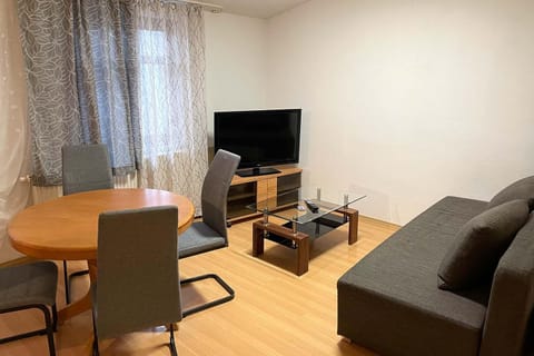Communal lounge/ TV room, TV and multimedia, Living room, Seating area