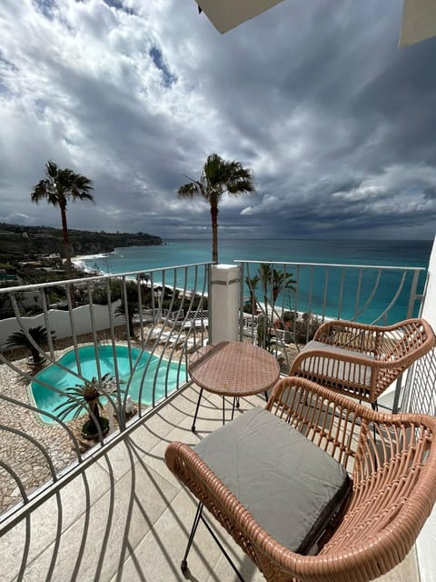 Natural landscape, View (from property/room), Balcony/Terrace, Pool view, Sea view