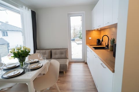 Kitchen or kitchenette, Seating area