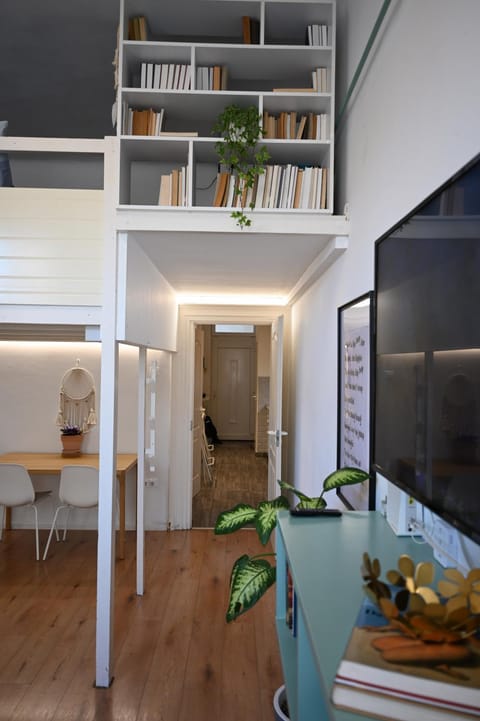 Library, TV and multimedia, Living room, Seating area