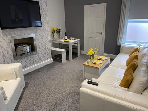 TV and multimedia, Living room, Photo of the whole room, Seating area