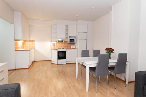Kitchen or kitchenette, Dining area, dishwasher, minibar, pet friendly, stove, toaster