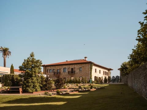 Property building, Day, Natural landscape, Garden, Garden view, Landmark view