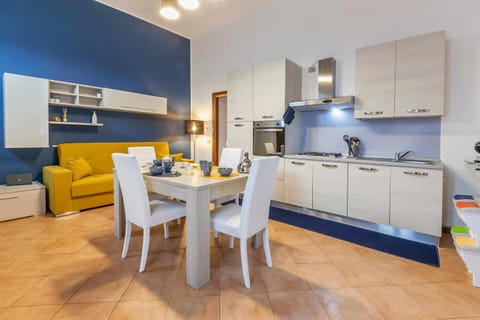 Kitchen or kitchenette, Living room, Dining area, pet friendly, stove