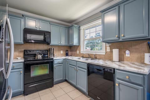 Kitchen or kitchenette, dishwasher, minibar, pet friendly, stove, toaster