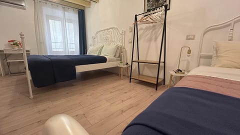 Photo of the whole room, Bedroom, Guests