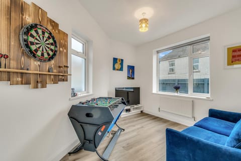 Darts, Game Room