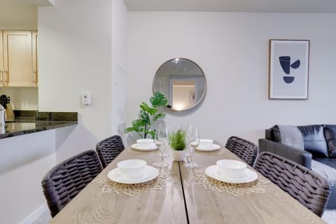 Seating area, Dining area