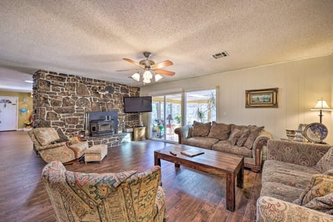 7 Mi to Lake Expansive Rogers Villa with Pond! Villa in Rogers