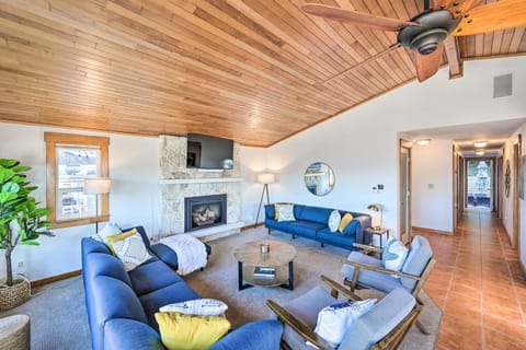 McKees Beach House with Ocean Views, Hot Tub! House in Camano Island