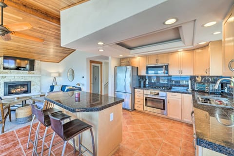 McKees Beach House with Ocean Views, Hot Tub! House in Camano Island