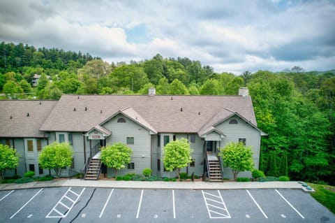 Chetola: Berkshires 3 House in Blowing Rock