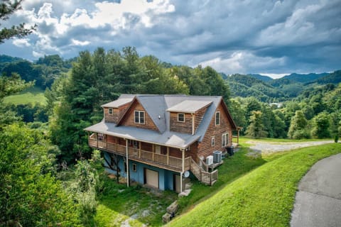 1 Awesome Skyview House in Brushy Fork
