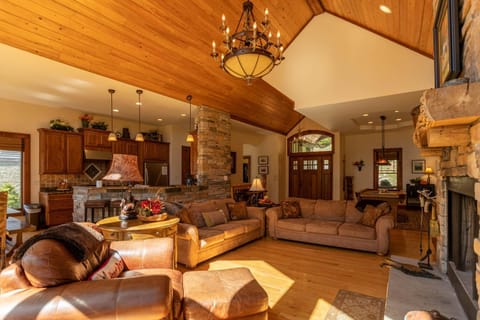 Heart Rock Lodge House in Sugar Mountain