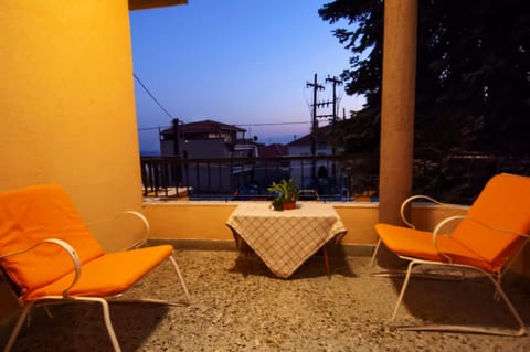 SkyView Meteora House in Kalabaka