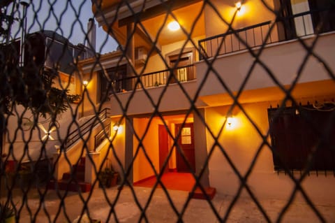 SkyView Meteora House in Kalabaka