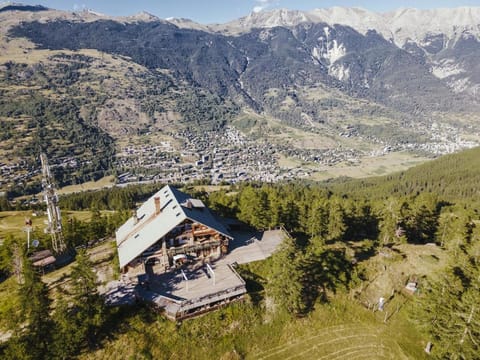 Property building, Restaurant/places to eat