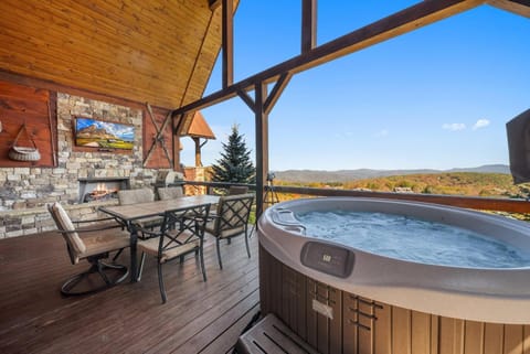 Peregrine's Perch at Eagles Nest House in Beech Mountain