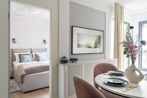 Bed, TV and multimedia, Living room, Photo of the whole room, Bedroom