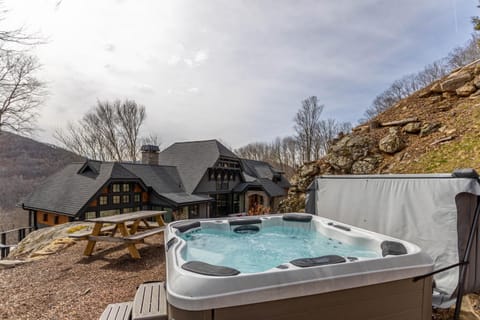 Bouldercrest at Eagles Nest House in Watauga