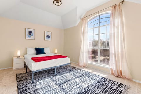 Sleep on the Cloud - 5 Bedrooms - Corner Lot House in San Antonio