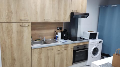 Coffee/tea facilities, Kitchen or kitchenette, minibar, pet friendly, stove, washing machine