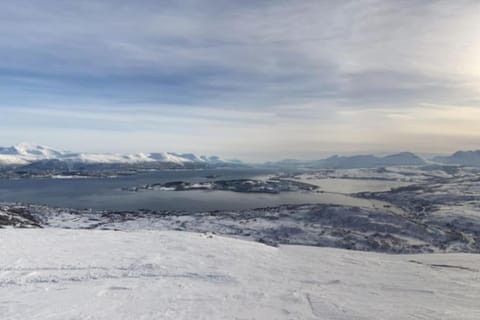 Spacious modern apartment, close to nature Apartment in Tromso