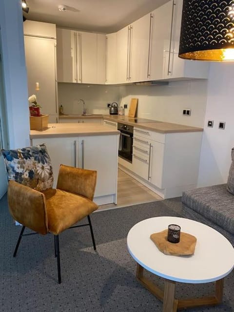 Kitchen or kitchenette, Dining area, pet friendly, stove