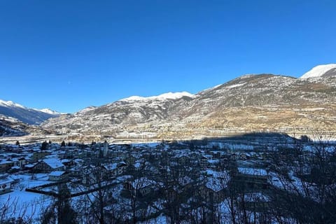 Nearby landmark, Day, Natural landscape, Winter, Mountain view