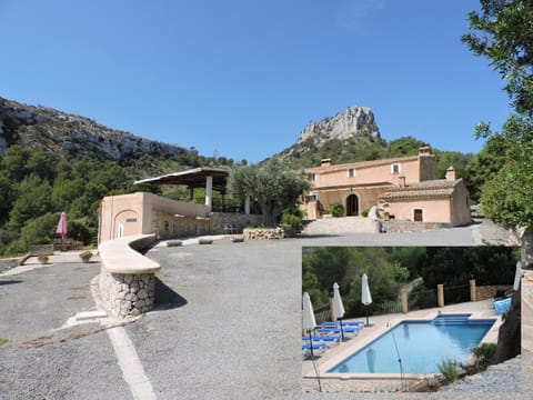 Property building, Facade/entrance, Day, Garden, Hiking, On site, Landmark view, Mountain view, Pool view, Swimming pool