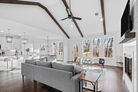 The Dutchman House in Bella Vista