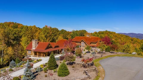 Wild Turkey Inn at Eagles Nest House in Beech Mountain
