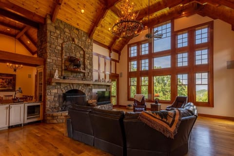 Wild Turkey Inn at Eagles Nest House in Beech Mountain