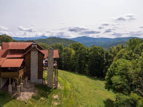 Birds Nest Retreat at Eagles Nest House in Watauga
