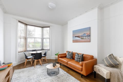 Living room, Photo of the whole room, Dining area