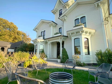 Property building, Day, Garden, Garden, Garden view