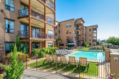 Marina's Edge Condo walk to restaurants and wineries condo Apartment in Manson