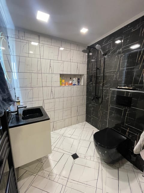 Shower, Bathroom, Bath, towels