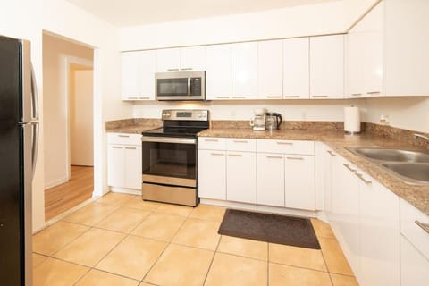 Modern 5 Bedroom Miami Home 15 Min to the Beach House in Miami Shores