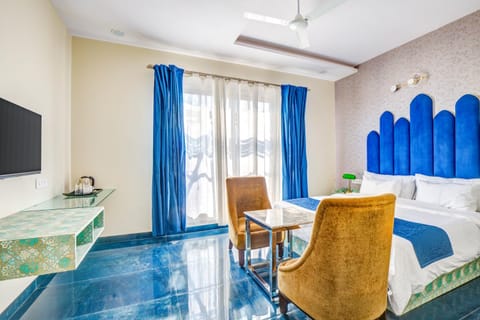 TV and multimedia, Photo of the whole room, Bedroom