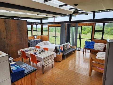 Bed, Living room, Dining area, Bedroom