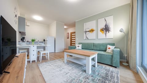 TV and multimedia, Kitchen or kitchenette, Living room, Seating area, Dining area