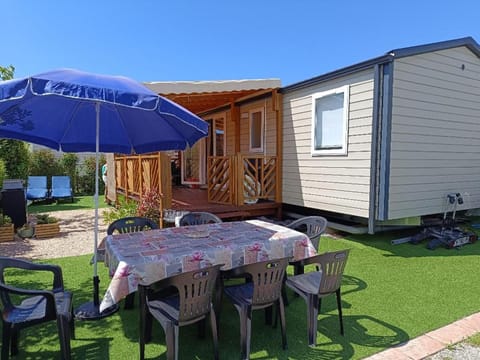 L'incontournable Tout Confort Camping Siblu Campground/ 
RV Resort in Fréjus