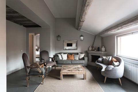 Living room, Seating area