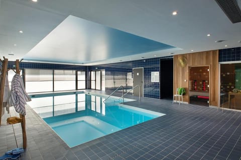 Sauna, Swimming pool