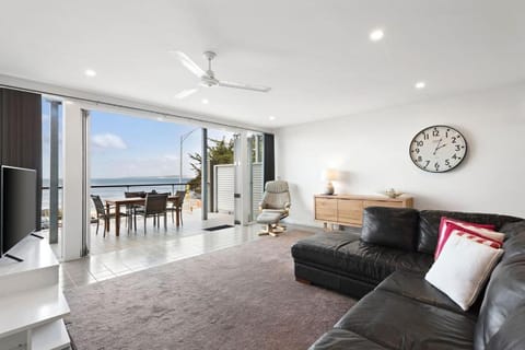 TV and multimedia, Living room, Sea view