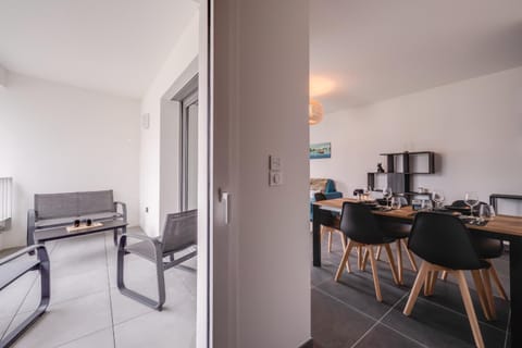 Le 305 - T3 with garage and beautiful terrace House in Annecy