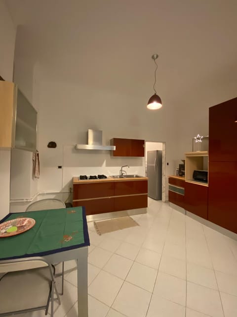 Kitchen or kitchenette, Living room, Seating area, Dining area, stove