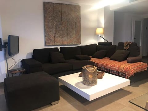 Communal lounge/ TV room, TV and multimedia, Living room, Seating area