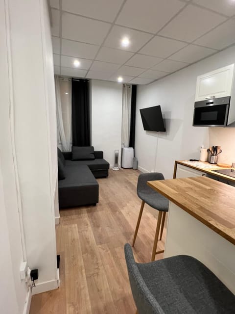 TV and multimedia, Kitchen or kitchenette, Seating area